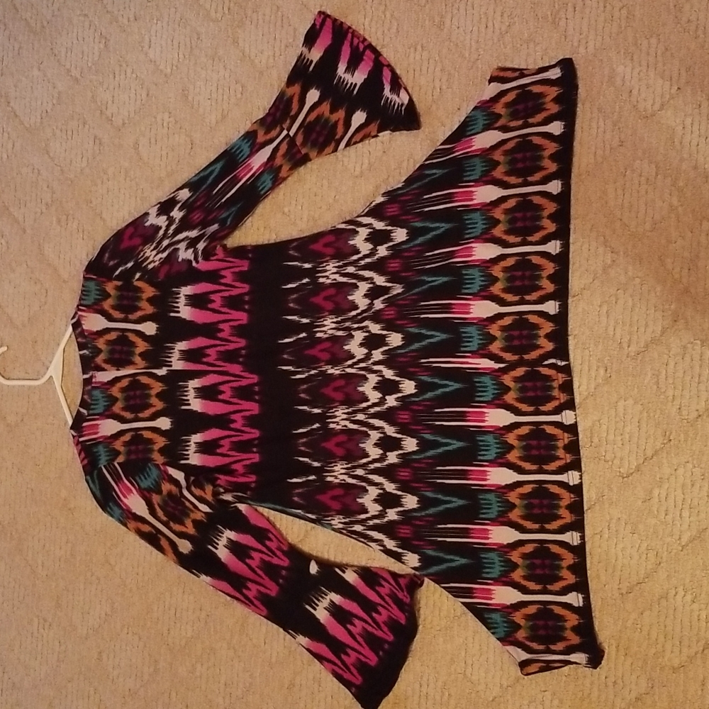 Win Win Flare Bottom Tunic Size S-M. - Picture 7 of 8